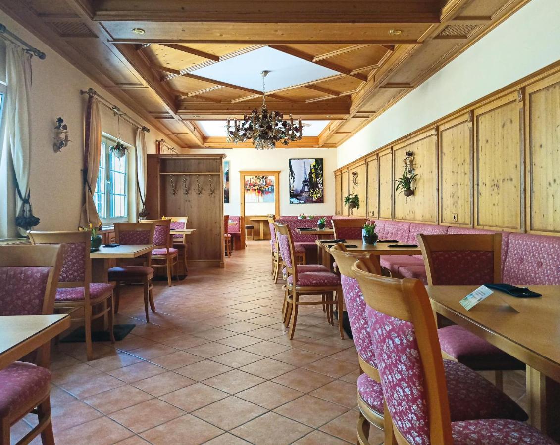 Hotel Speeter Weisenheim am Berg Eksteriør bilde