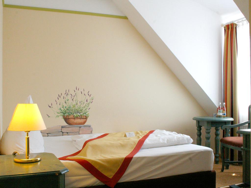 Hotel Speeter Weisenheim am Berg Eksteriør bilde
